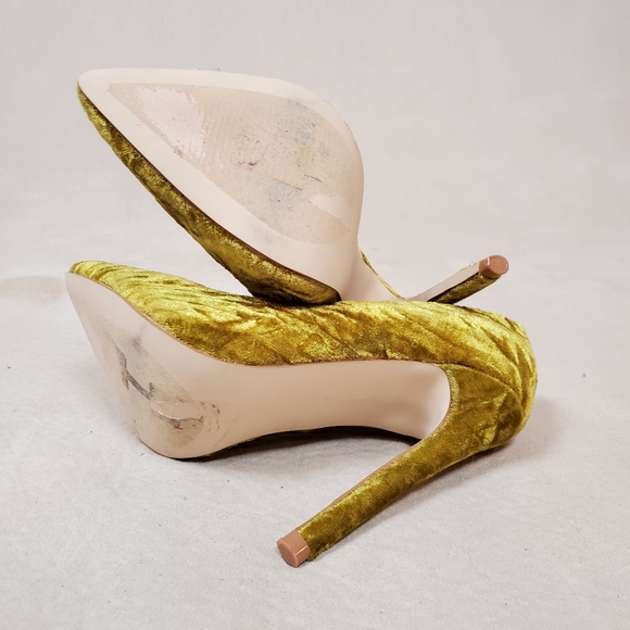 Gold crushed velvet heels - Picture 4 of 8